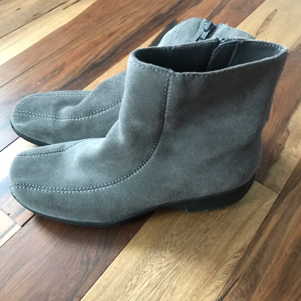 Clark gray suede boots size 8